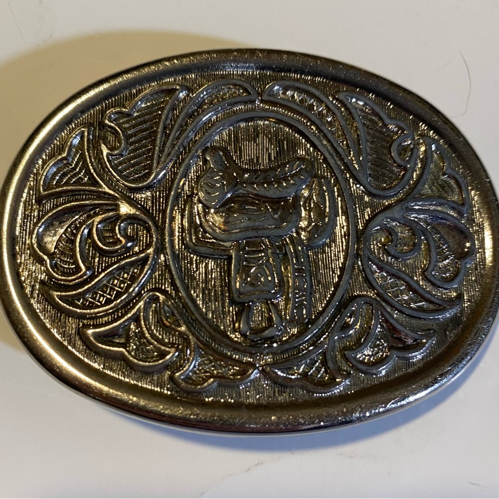 Avon vintage 80’s silver tone cowboy belt buckle GUC, unisex, 3”x 2 1/2”, nice